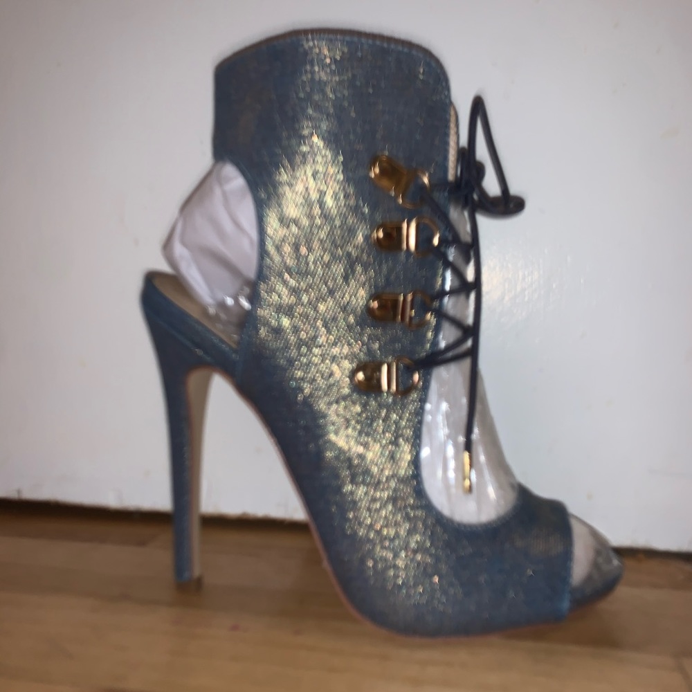Denim tie up pumps